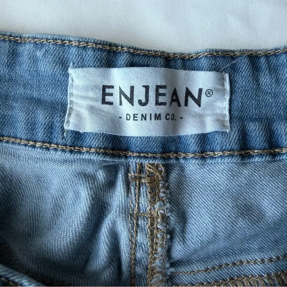 Enjean Women's Distressed Blue Jean Shorts Women’s Size Medium